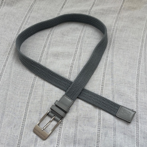 Under Armour NWOT Gray Belt with Silver Buckle - Picture 9 of 9